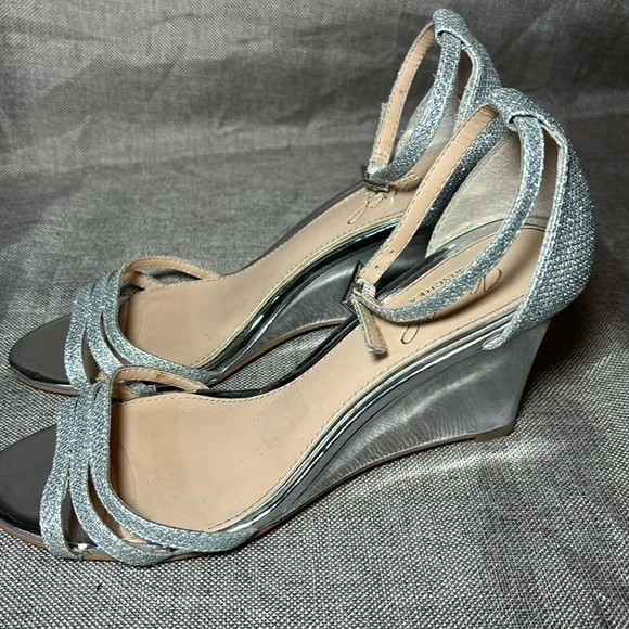 Jewel Badgley Mischka Hunt Women's Sandal, Silver, 6 - Picture 3 of 13